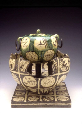 Artist: Goro Suzuki, Title: Oribe Brazier, Kettle, and Tile, 1999 - click for larger image