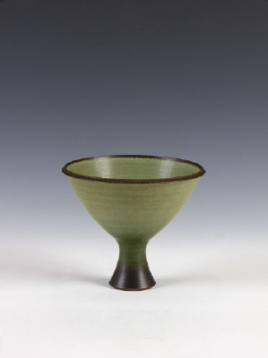 Artist: Harrison McIntosh, Title: Green Footed Bowl, 1968 - click for larger image