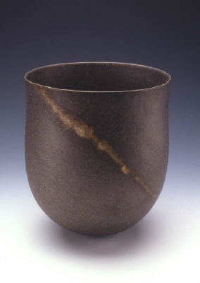 Artist: Jennifer Lee, Title: Dark polished pot, granite trace, 2003  - click for larger image