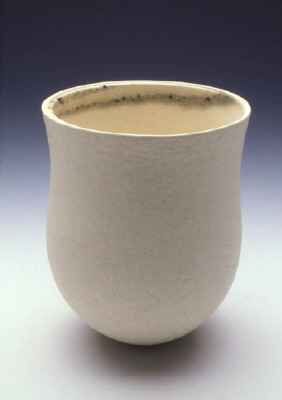 Artist: Jennifer Lee, Title: Pale pot, speckled flat-shelf rim, 2001  - click for larger image
