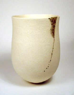 Artist: Jennifer Lee, Title: Pale pot, speckled granite vertical trace, 2004 - click for larger image