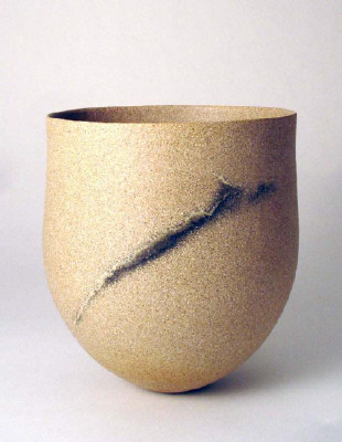 Artist: Jennifer Lee, Title: Sand grained pot, haloed trace, 2004 - click for larger image