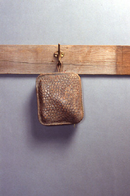 Artist: Marilyn Levine, Title: Small Zipper Bag, 1981  - click for larger image
